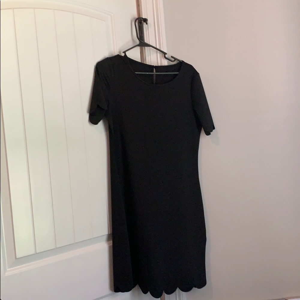 never worn black scallop dress